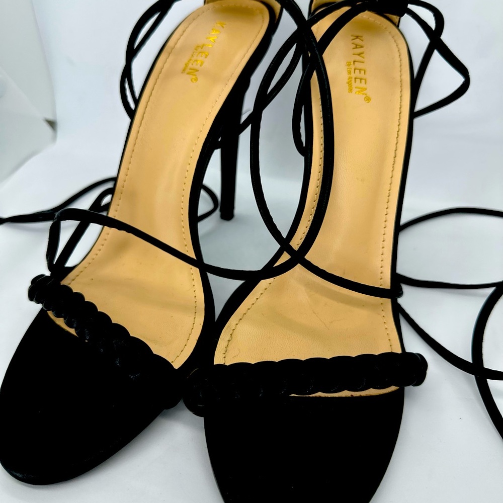 KAYLEEN by Los Angeles Black Wrap Heels. Size 10 - Picture 4 of 16